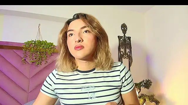 TomLondon  online show from 10/26/25, 01:44