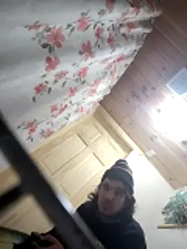 Snapshot of Lilsmokeshow017 chatting on 12/20/25, 02:36 Lilsmokeshow017 online show from 12/20/25, 02:36