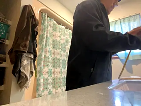 Lilsmokeshow017 online show from 10/19/25, 07:05