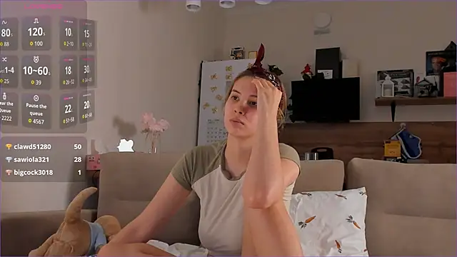 Girl alone home online show from 11/09/25, 05:17