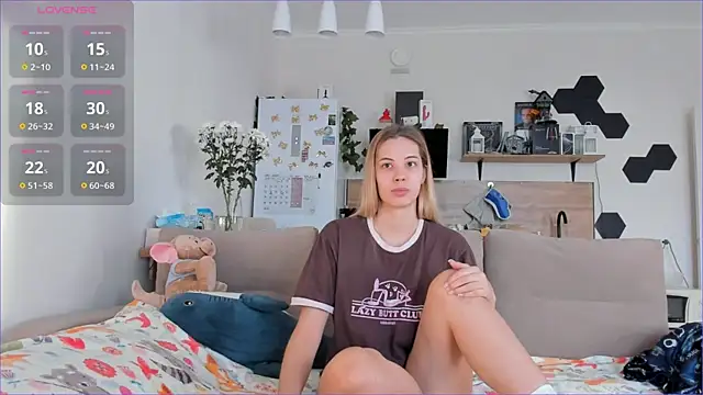 Girl alone home online show from 10/09/25, 03:40