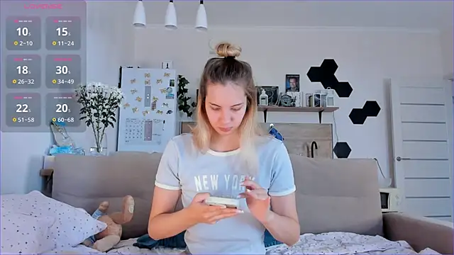 Girl alone home online show from 10/10/25, 07:09