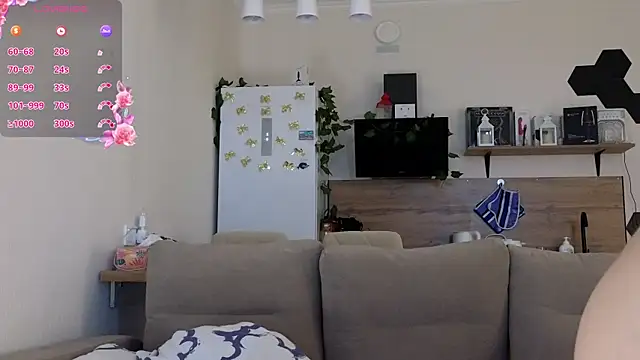Girl alone home online show from 03/19/25, 03:41