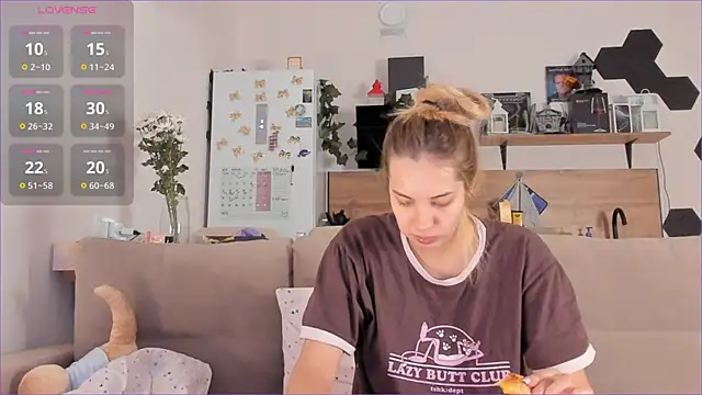 Girl alone home online show from 10/28/25, 04:46