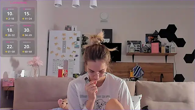 Girl alone home online show from 11/14/25, 04:16