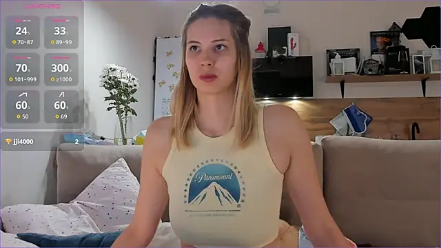 Girl alone home online show from 10/17/25, 03:58