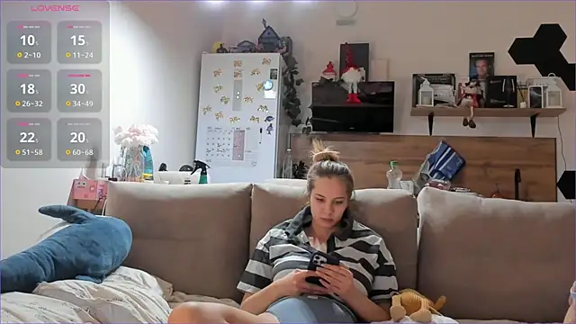 Girl alone home online show from 01/14/26, 04:10