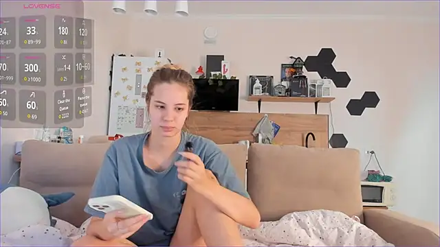 Girl alone home online show from 09/19/25, 03:43