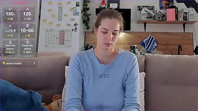 Girl alone home online show from 12/04/25, 04:44