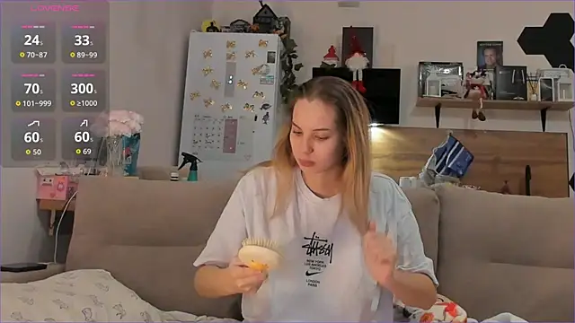 Girl alone home online show from 01/13/26, 03:54