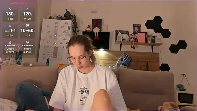 Girl alone home online show from 01/12/26, 01:23