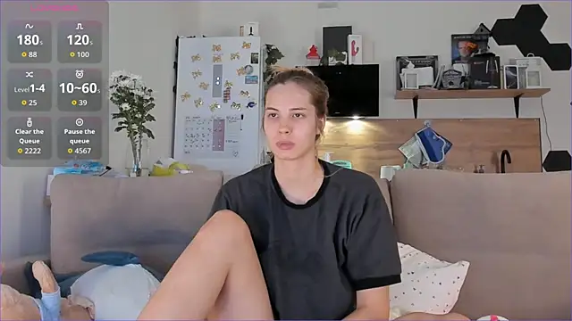 Girl alone home online show from 10/18/25, 04:03