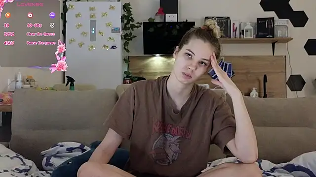 Girl alone home online show from 03/16/25, 01:49