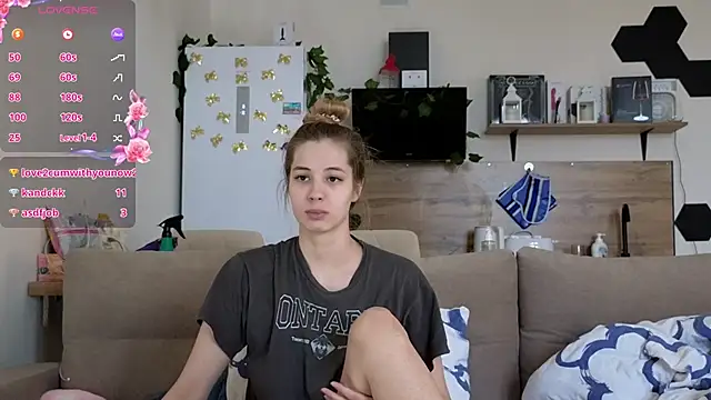 Girl alone home online show from 03/11/25, 06:52