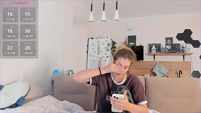 Girl alone home online show from 09/12/25, 03:39