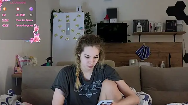 Girl alone home online show from 03/11/25, 03:47
