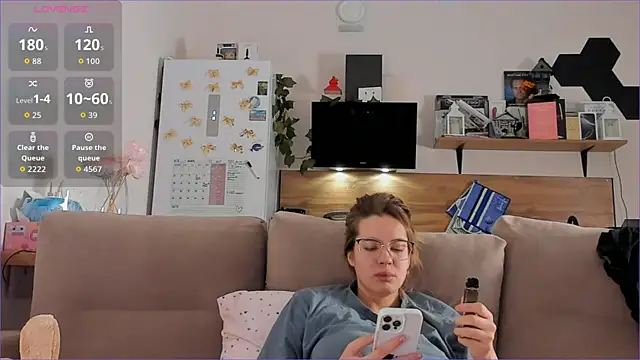 Girl alone home online show from 11/20/25, 03:40