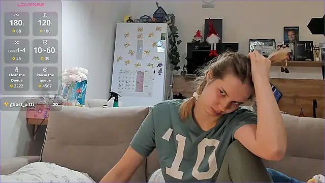 Girl alone home online show from 01/13/26, 04:00