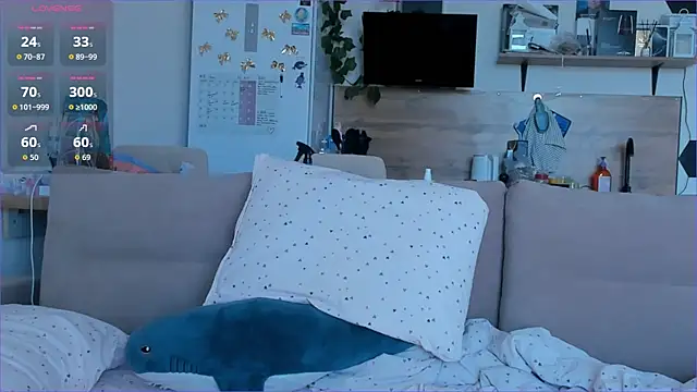 Snapshot of Girl_alone_home chatting on 05/07/26, 04:50 Girl alone home online show from 05/07/26, 04:50