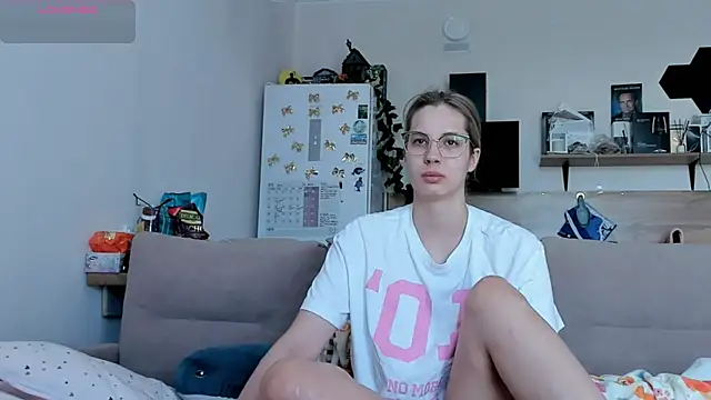 Snapshot of Girl_alone_home chatting on 05/22/26, 03:48 Girl alone home online show from 05/22/26, 03:48