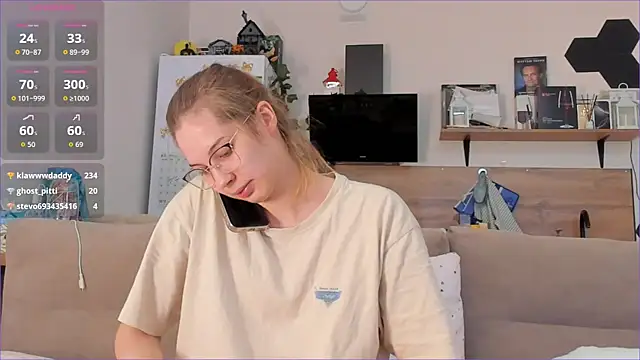 Snapshot of Girl_alone_home chatting on 04/18/26, 04:04 Girl alone home online show from 04/18/26, 04:04