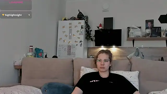 Snapshot of Girl_alone_home chatting on 06/05/26, 04:06 Girl alone home online show from 06/05/26, 04:06