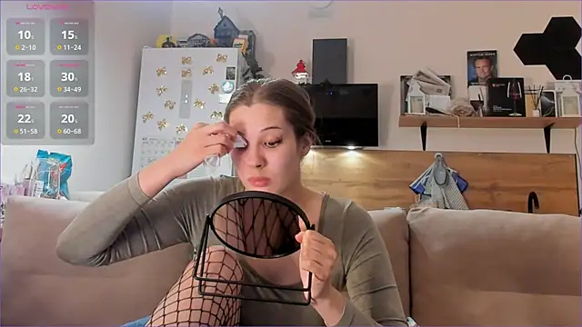 Snapshot of Girl_alone_home chatting on 04/23/26, 03:13 Girl alone home online show from 04/23/26, 03:13
