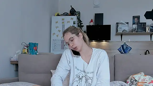 Snapshot of Girl_alone_home chatting on 05/30/26, 04:52 Girl alone home online show from 05/30/26, 04:52
