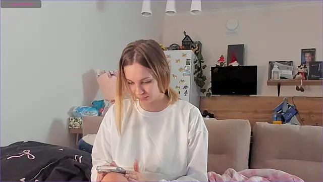 Girl alone home online show from 03/19/26, 03:45