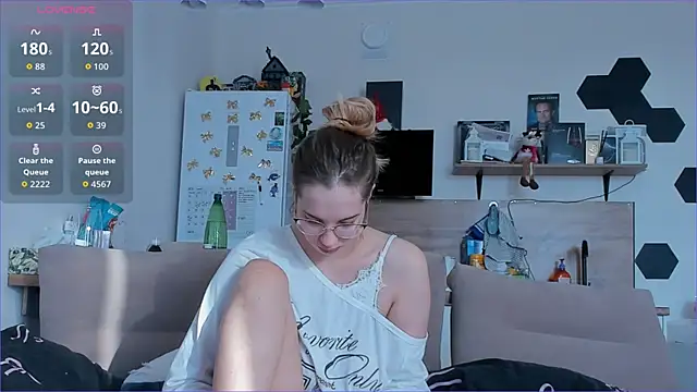 Girl alone home online show from 03/29/26, 03:41