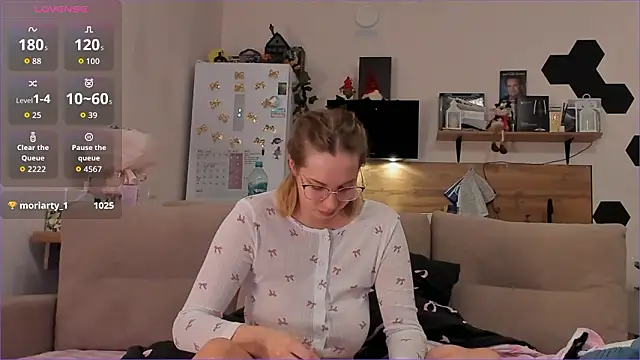 Girl alone home online show from 03/08/26, 02:04