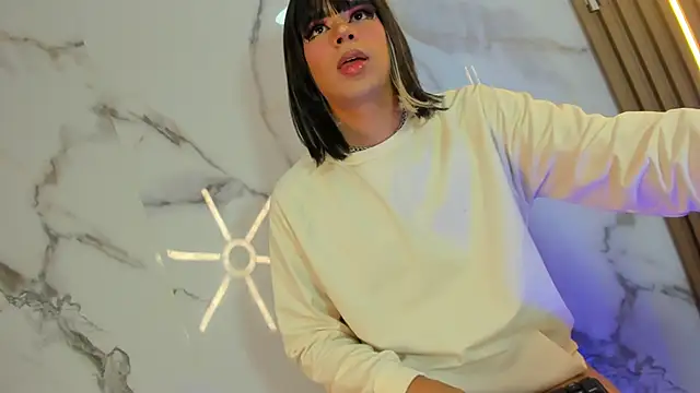 Snapshot of Tiff_Valentine chatting on 02/16/25, 02:09 Tiff Valentine online show from 02/16/25, 02:09