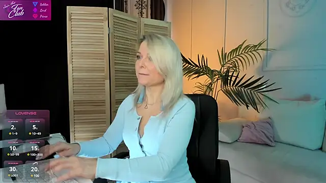 Snapshot of Gloria_Lovely chatting on 03/04/25, 10:57 Gloria Lovely online show from 03/04/25, 10:57