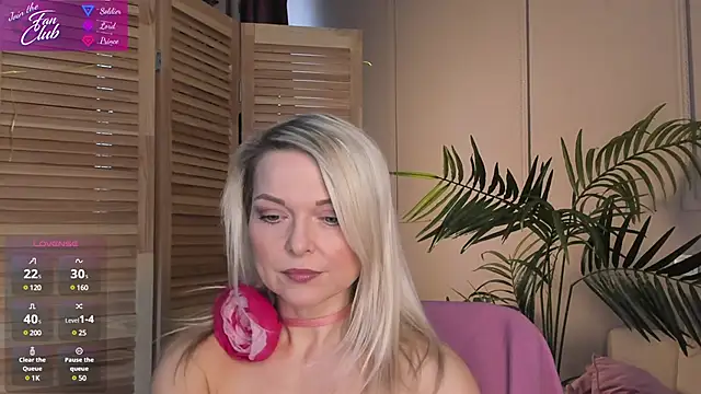 Snapshot of Gloria_Lovely chatting on 03/18/25, 11:33 Gloria Lovely online show from 03/18/25, 11:33