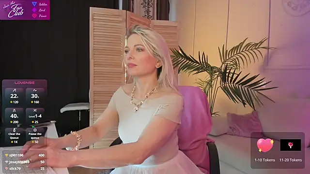 Snapshot of Gloria_Lovely chatting on 03/11/25, 02:18 Gloria Lovely online show from 03/11/25, 02:18