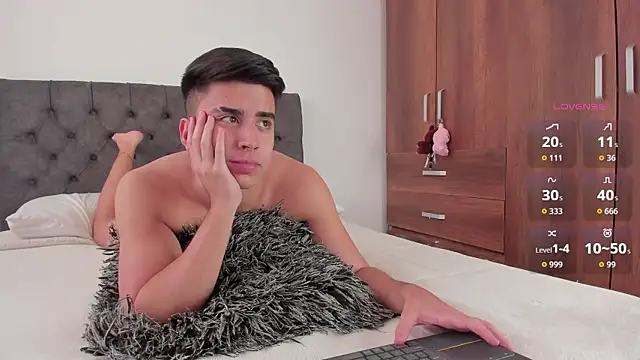 Snapshot of jordanmuskk chatting on 10/25/25, 08:20 jordanmuskk online show from 10/25/25, 08:20