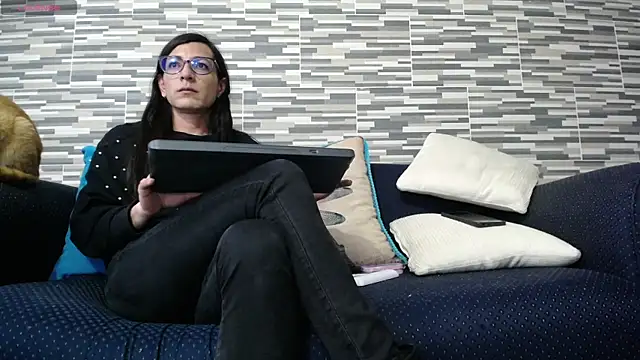 VioletaGomezCo online show from 12/02/25, 10:33