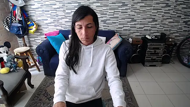 Snapshot of VioletaGomezCo chatting on 04/23/26, 06:20 VioletaGomezCo online show from 04/23/26, 06:20