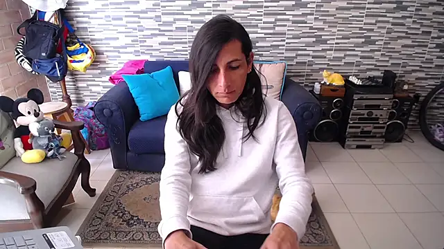Snapshot of VioletaGomezCo chatting on 04/25/26, 05:54 VioletaGomezCo online show from 04/25/26, 05:54