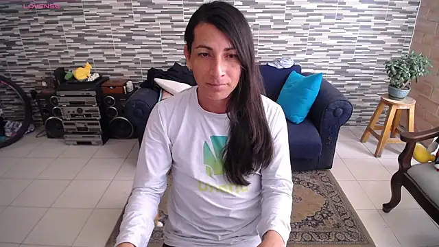 Snapshot of VioletaGomezCo chatting on 05/13/26, 04:36 VioletaGomezCo online show from 05/13/26, 04:36