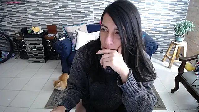 Snapshot of VioletaGomezCo chatting on 05/15/26, 01:20 VioletaGomezCo online show from 05/15/26, 01:20
