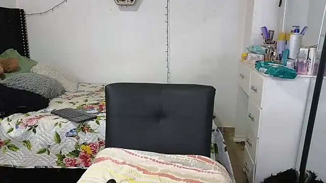 charlotte 077 online show from 11/07/25, 03:22