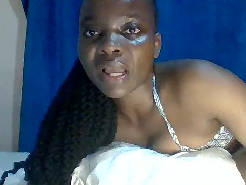 Snapshot of sweet_love00 chatting on 04/26/26, 01:47 sweet love00 online show from 04/26/26, 01:47