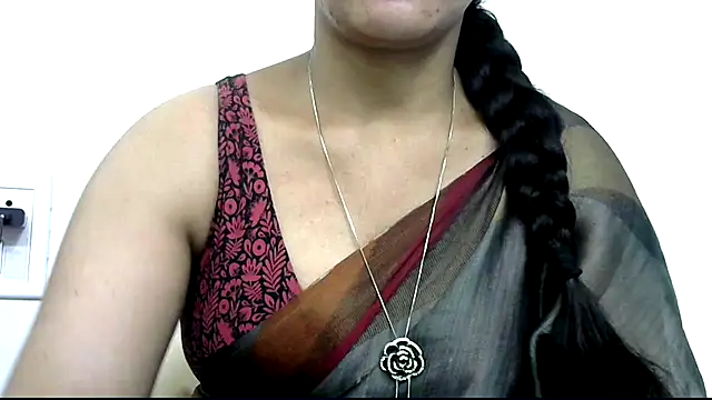 Snapshot of rashmika_reddy chatting on 09/11/25, 04:01 rashmika reddy online show from 09/11/25, 04:01
