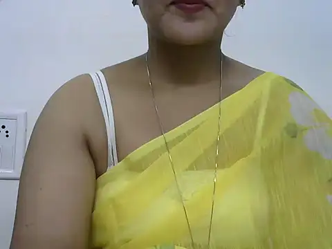 Snapshot of rashmika_reddy chatting on 04/30/26, 12:23 rashmika reddy online show from 04/30/26, 12:23