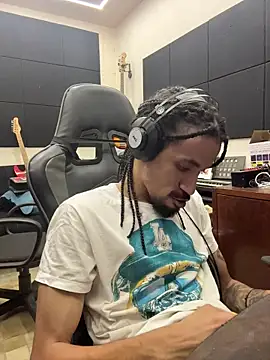 hotcamboy420 online show from 01/17/26, 05:44