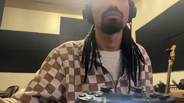 hotcamboy420 online show from 11/25/25, 04:35