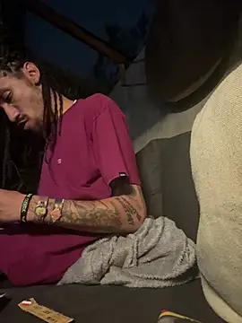 Snapshot of hotcamboy420 chatting on 12/27/24, 05:52 hotcamboy420 online show from 12/27/24, 05:52