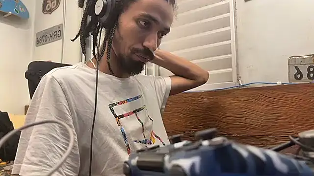 Snapshot of hotcamboy420 chatting on 01/16/25, 03:02 hotcamboy420 online show from 01/16/25, 03:02