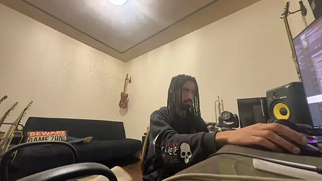 Snapshot of hotcamboy420 chatting on 10/24/25, 05:28 hotcamboy420 online show from 10/24/25, 05:28